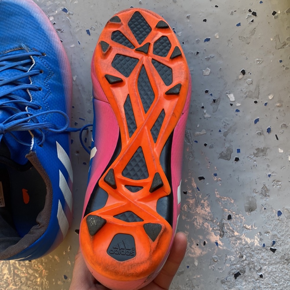 Soccer cleats - Picture 6 of 6